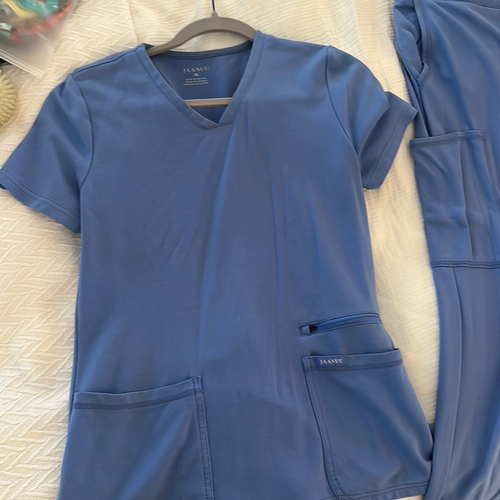 Jaanuu Scrub Top
